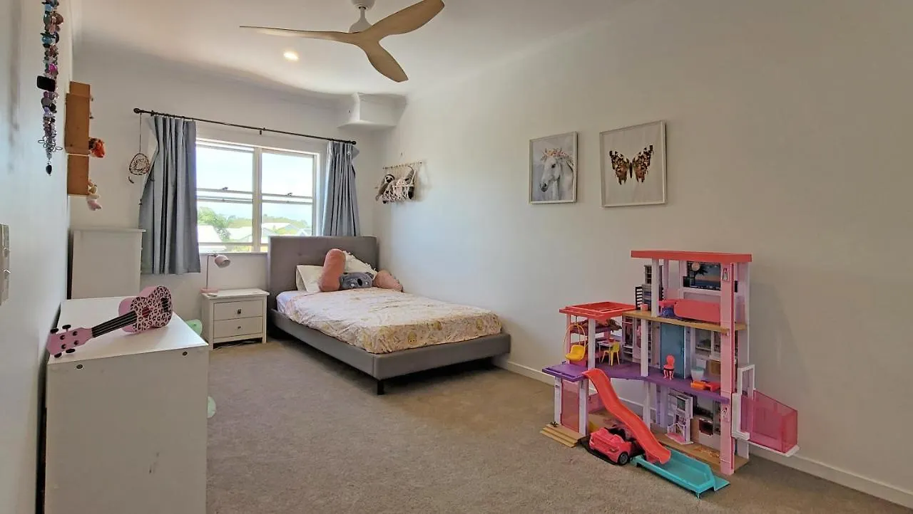 Marcoola Seaside Apartment 0*,